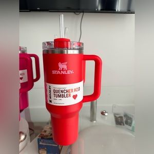 Stanley 40 oz Stainless Steel H2.0 Flowstate Quencher Tumbler Target Red